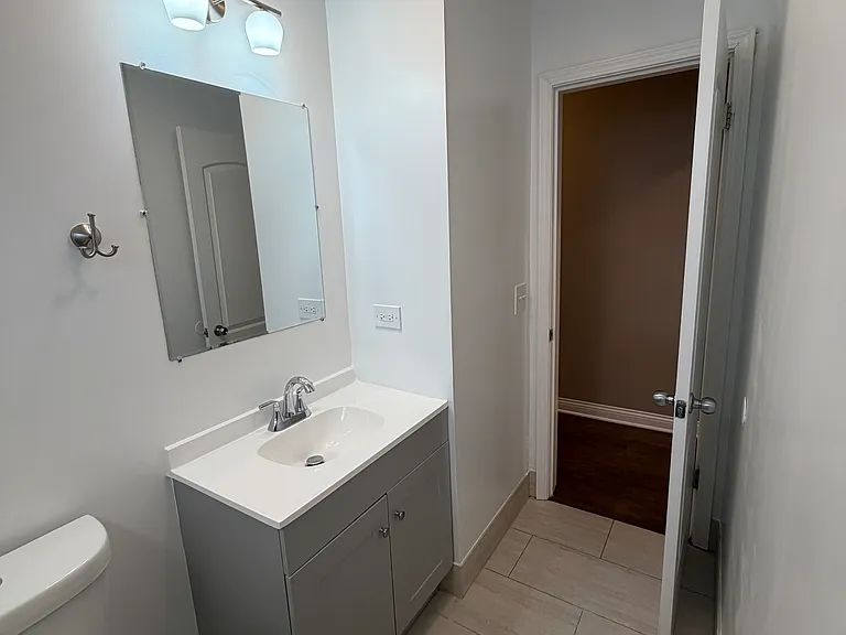2316 W Arthur Ave #2 — Photo 3