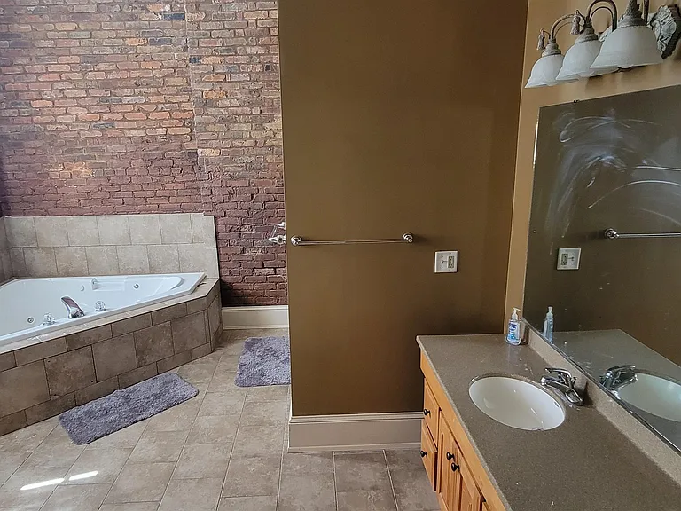 572 Mulberry St — Photo 6