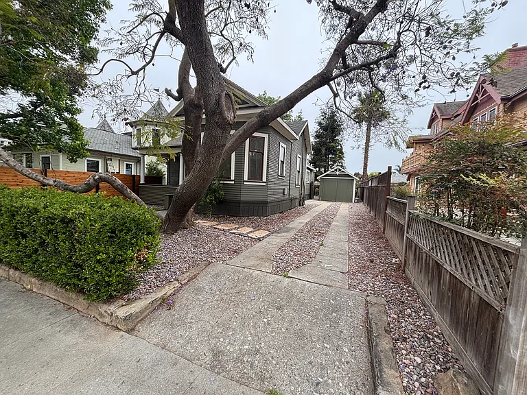 411 W De La Guerra St — Photo 3