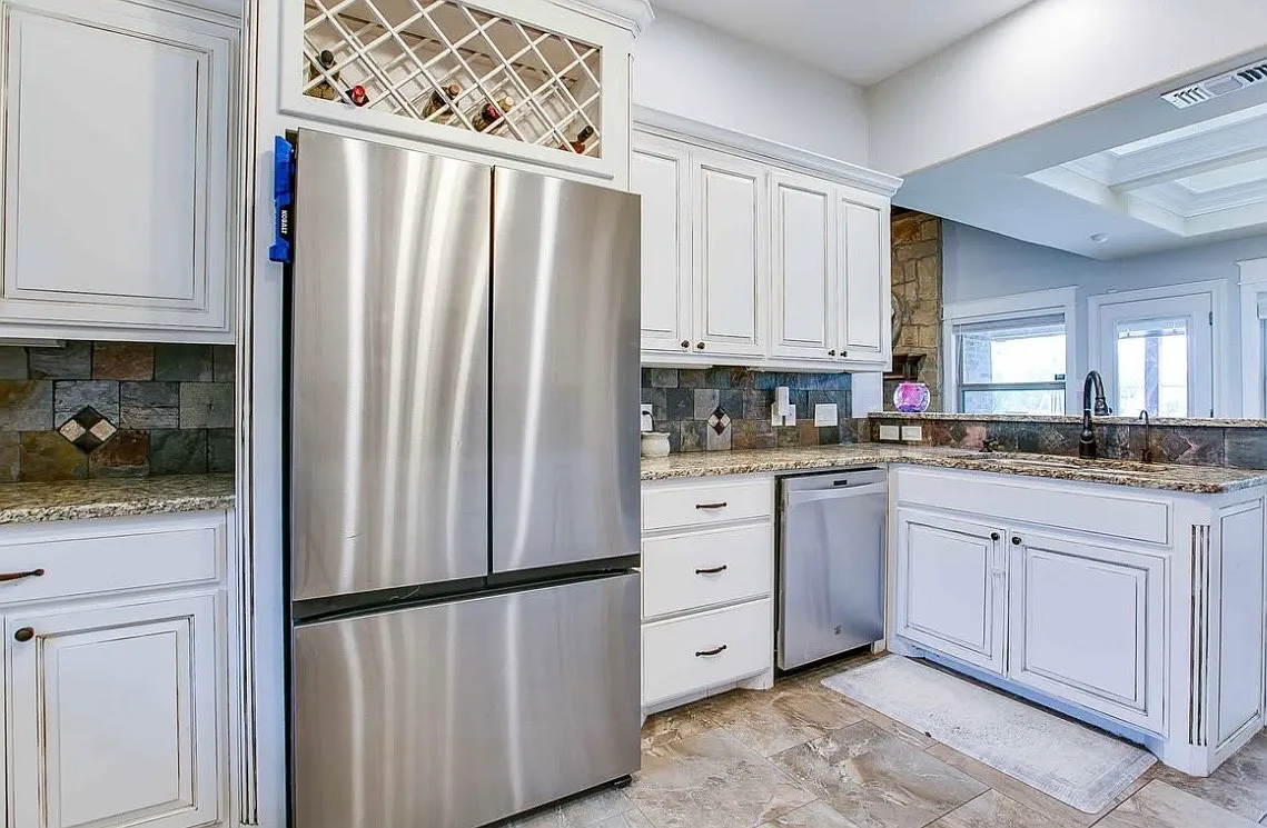 5 bed, 2516 sqft, $2,800 — Photo 3