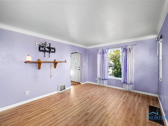5th image of 943 Wright Ave