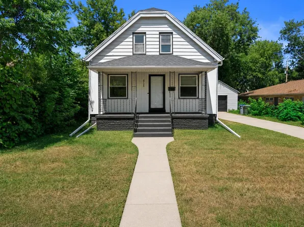 4726 W Eggert PLACE, Milwaukee, WI 53218