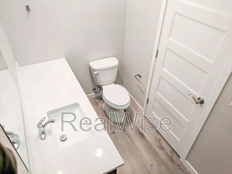 8300 SE Flavel St #102 — Photo 10