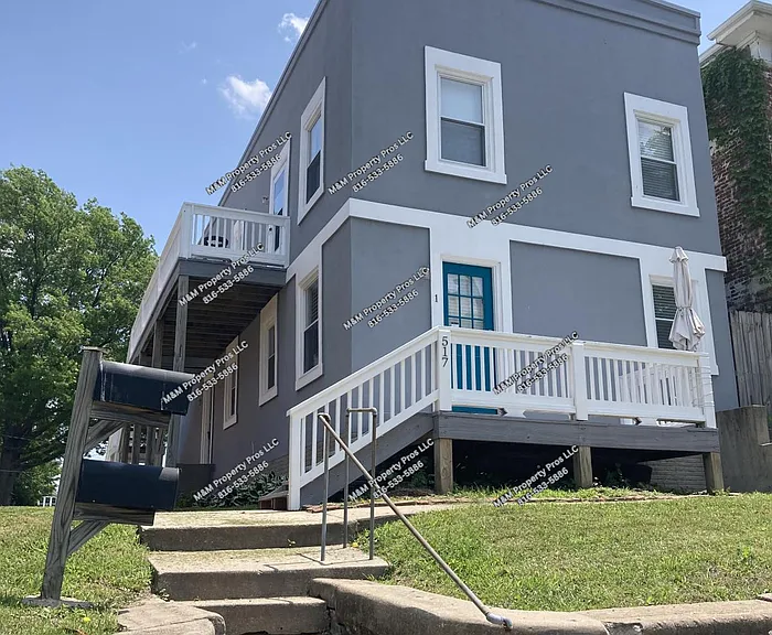 517 Holmes St #TOP — Photo 2