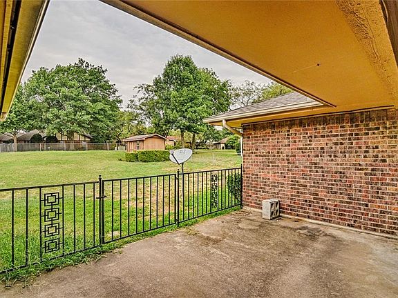 4th image of 3430 Country Club Dr