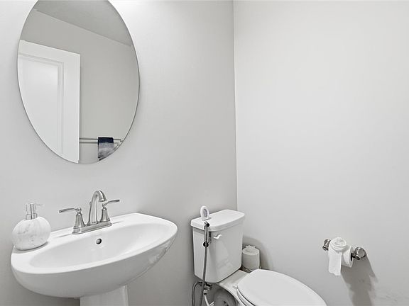 5th image of 1005 Wellington Ct