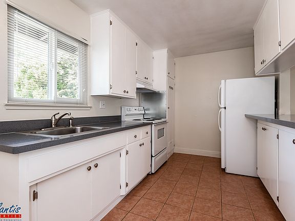 5th image of 217 Oakland Ave APT 4