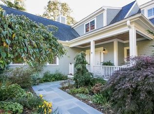 9 Glory Ln, East Falmouth, MA 02536