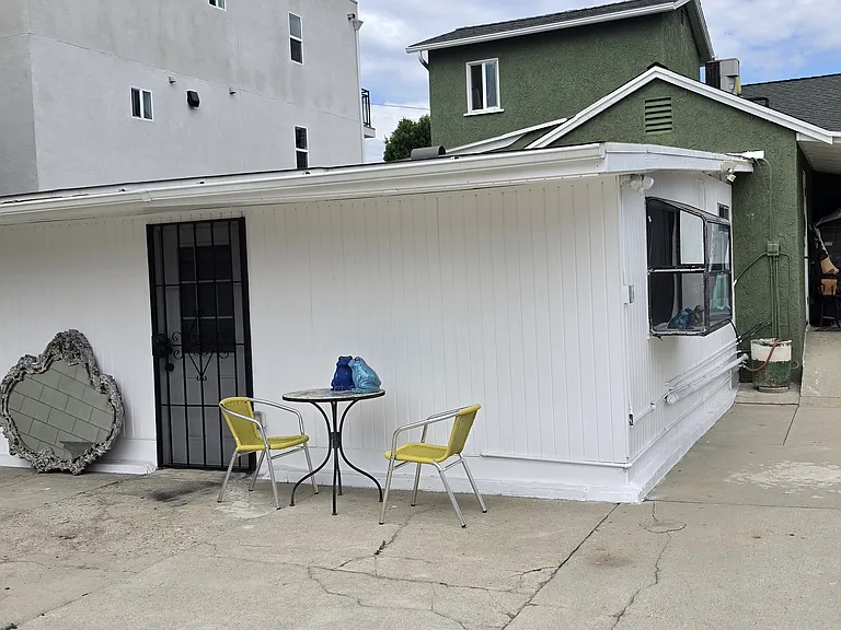 5723 Klump Ave #B — Photo 1