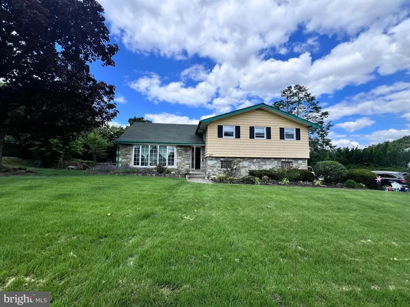 127 Alexis Ln, Philadelphia, PA 19115