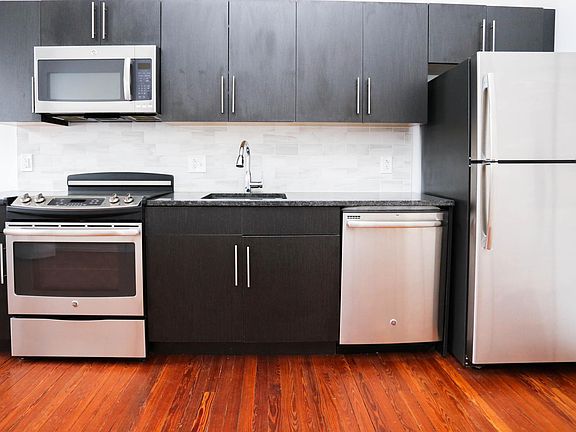 3rd image of 2319 Fitzwater St #402