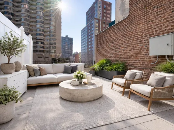 322 East 39th Street image 1 of 10