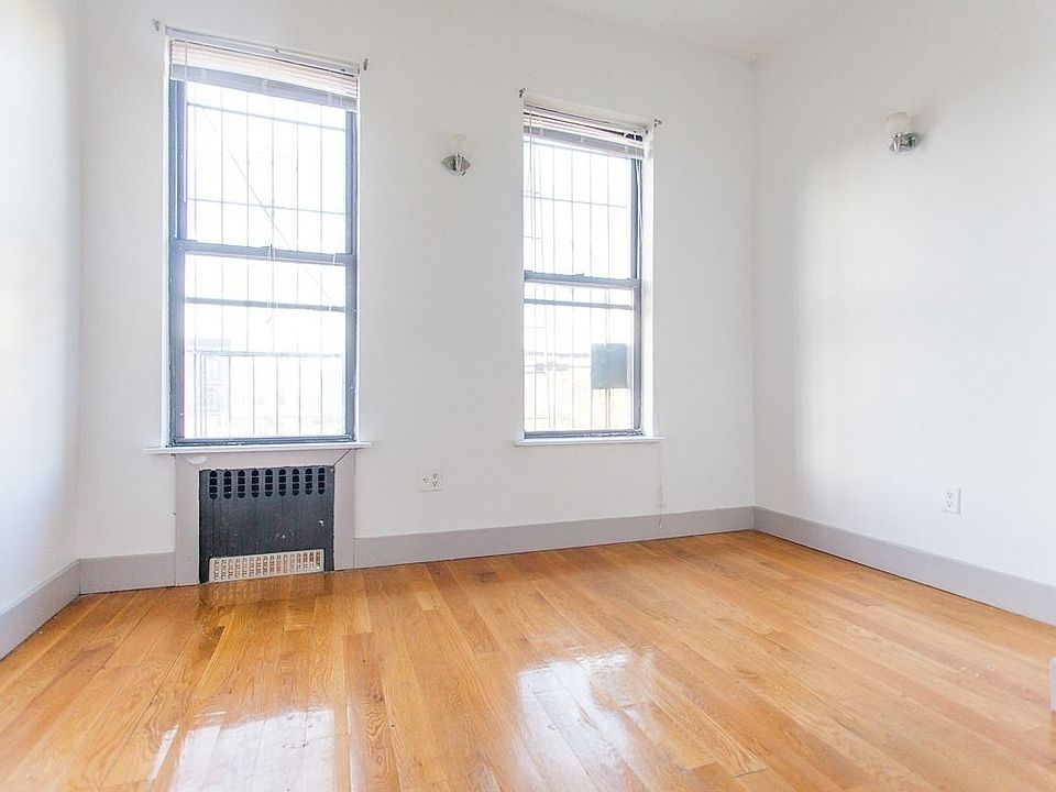 2nd image of 233 Jefferson St #2RF