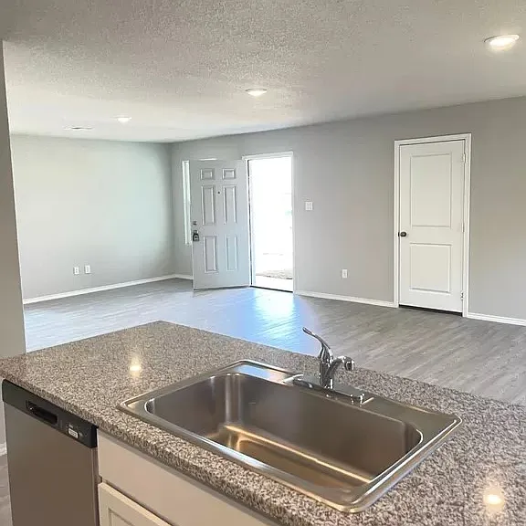 10538 Varmus Dr — Photo 10