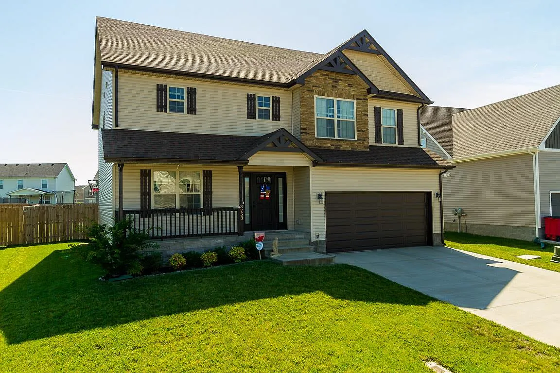 4 bed, 2.5 bath, 2360 sqft, $2,100 — Photo 3