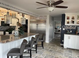 379 Yarbro Harbor Dr, Decaturville, TN 38329
