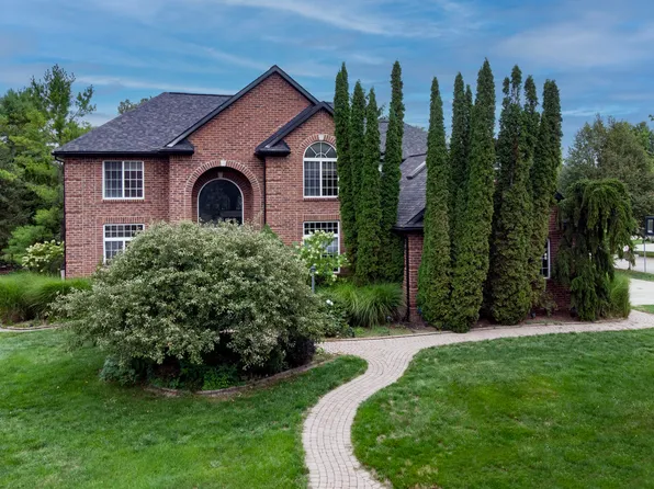 2255 Radcliffe Dr, Troy, MI 48085