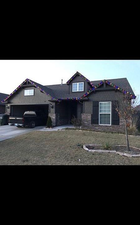 Video Tour shows master bath with tub and separate shower. H
