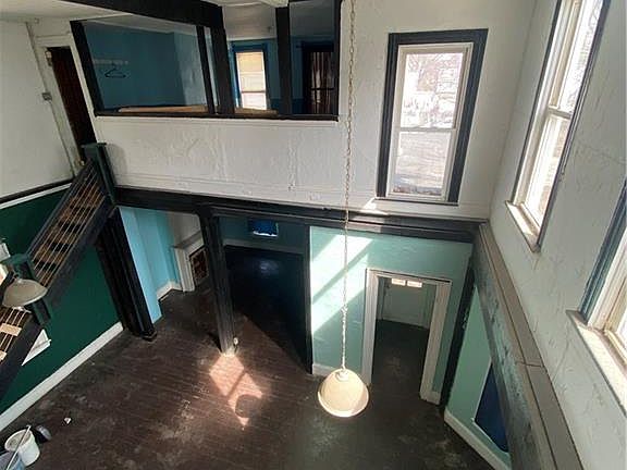 2nd image of 1526 E 47th St