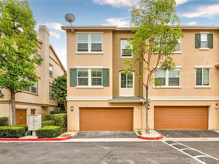 2068 Owens Dr — Photo 33