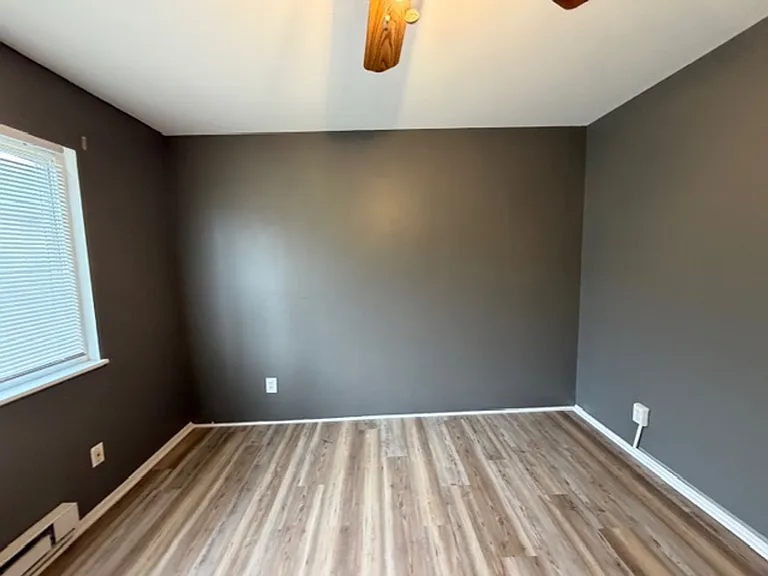 7489 Hazelcrest Dr — Photo 11