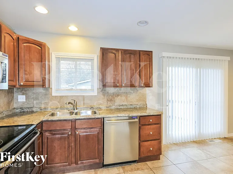 1562 Glenage Dr — Photo 7