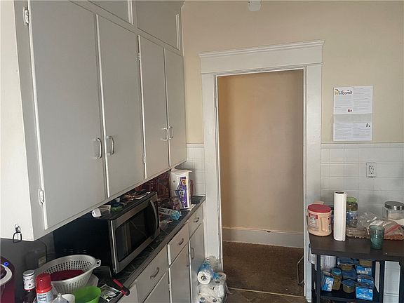 3rd image of 634-638 W 9th St