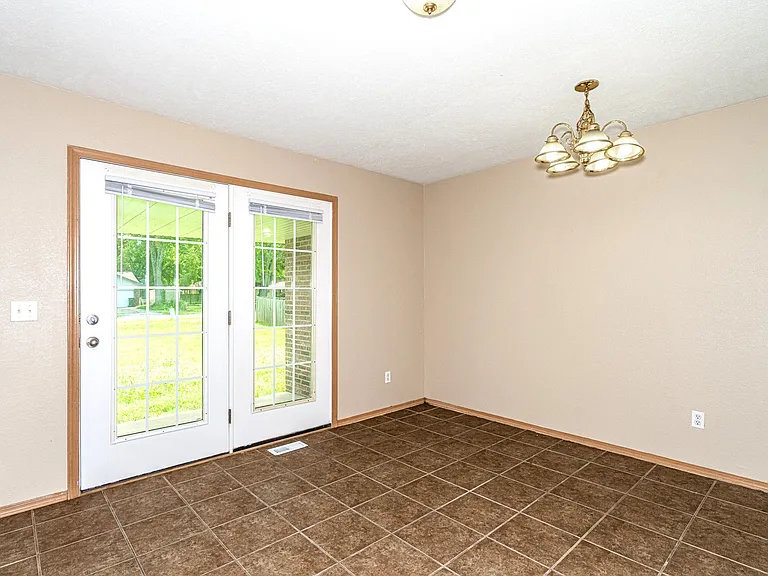2726 E Loren — Photo 8