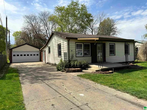 1108 Seneca St, Storm Lake, IA 50588