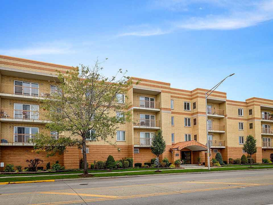 1st image of 4700 N Harlem Ave APT 401