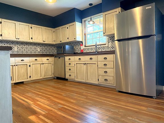 4th image of 4413 Morganton Rd