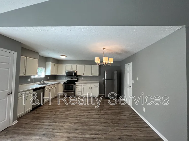 6528 Adamson Ct — Photo 7