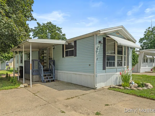 5772 Pinebrook Ave SE, Kentwood, MI 49548