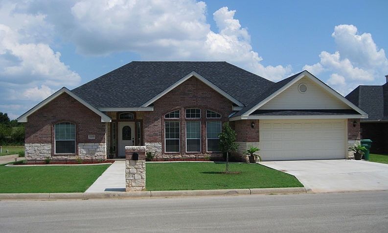 1st image of 3209 White Oaks Dr