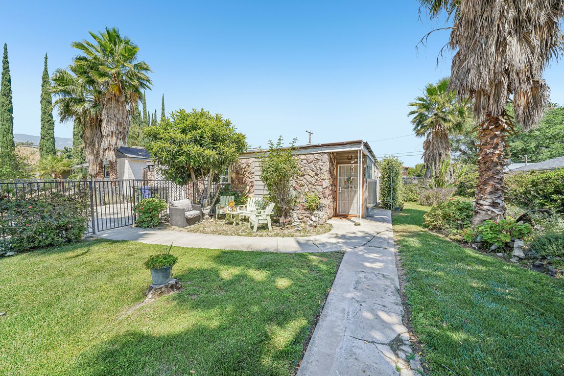 Acacia Ave-S1005-001.jpg