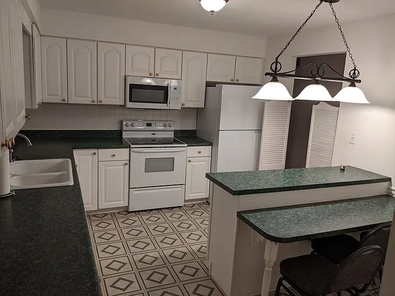 6402 E Saint Charles Rd — Photo 3