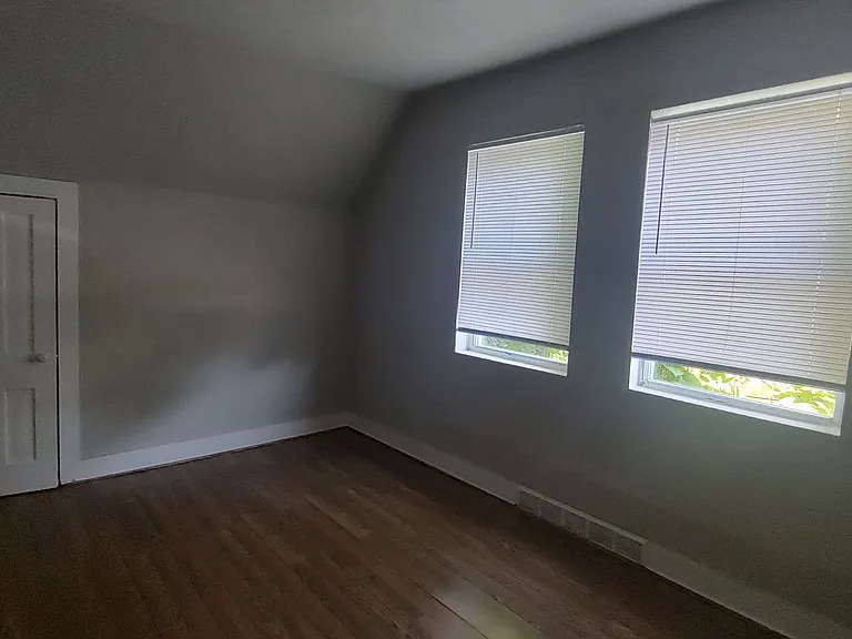 1115 Dorcas St — Photo 6