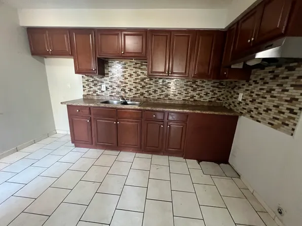 81 Eagen Dr #42, Kitchener, ON N2M 5C7