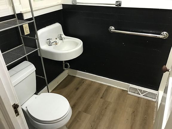 5th image of 819 W 23rd St #1