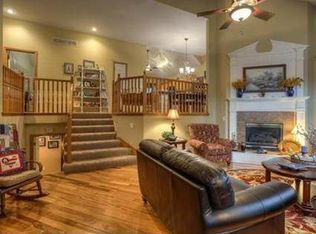 10912 Cottonwood St, Lenexa, KS 66215