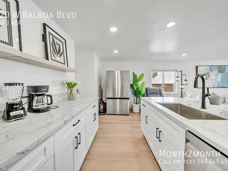 920 W Balboa Blvd — Photo 10