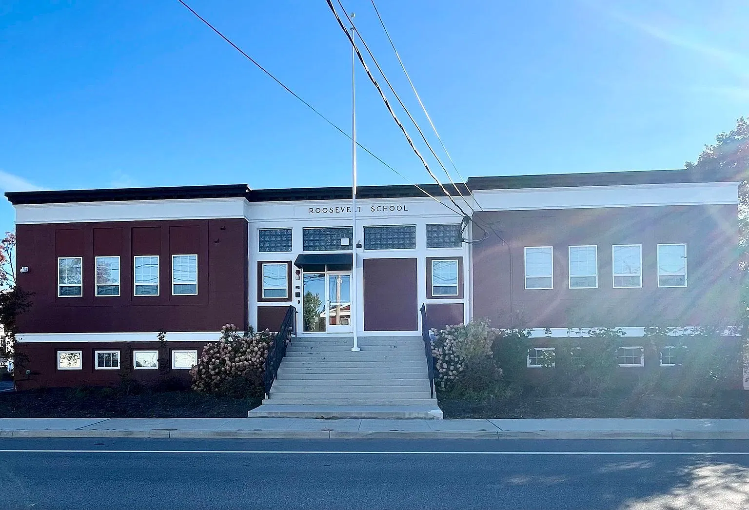 3 bed, 1.0 bath, $2,000 — Photo 1
