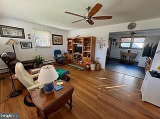 4th image of 521 W Callowhill St