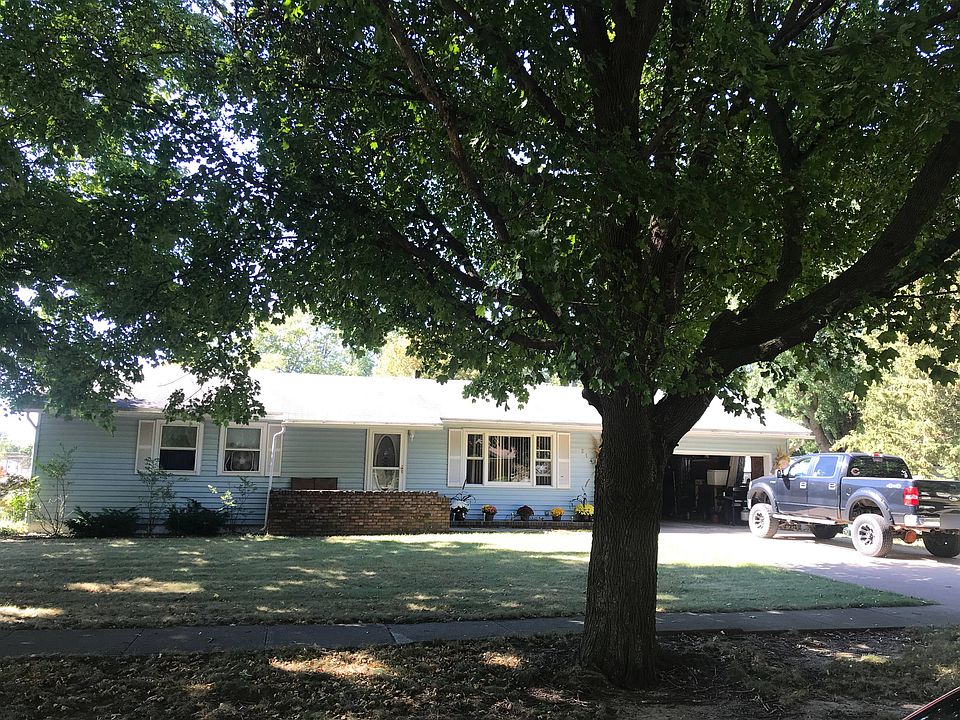 1st image of 214 Elm St