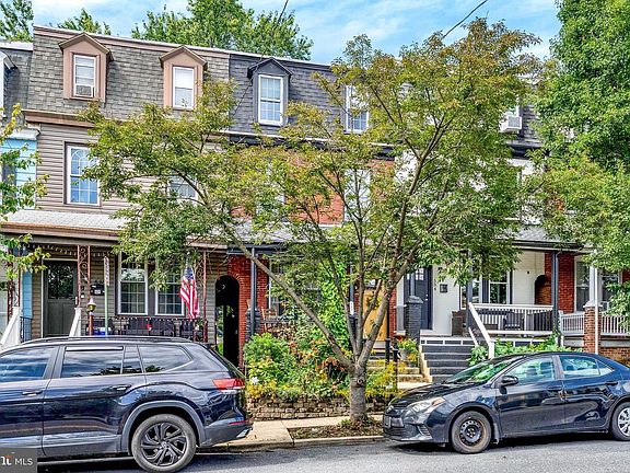 3rd image of 582 N Plum St