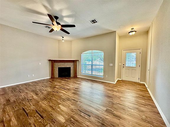 3rd image of 400 Bent Tree Rd