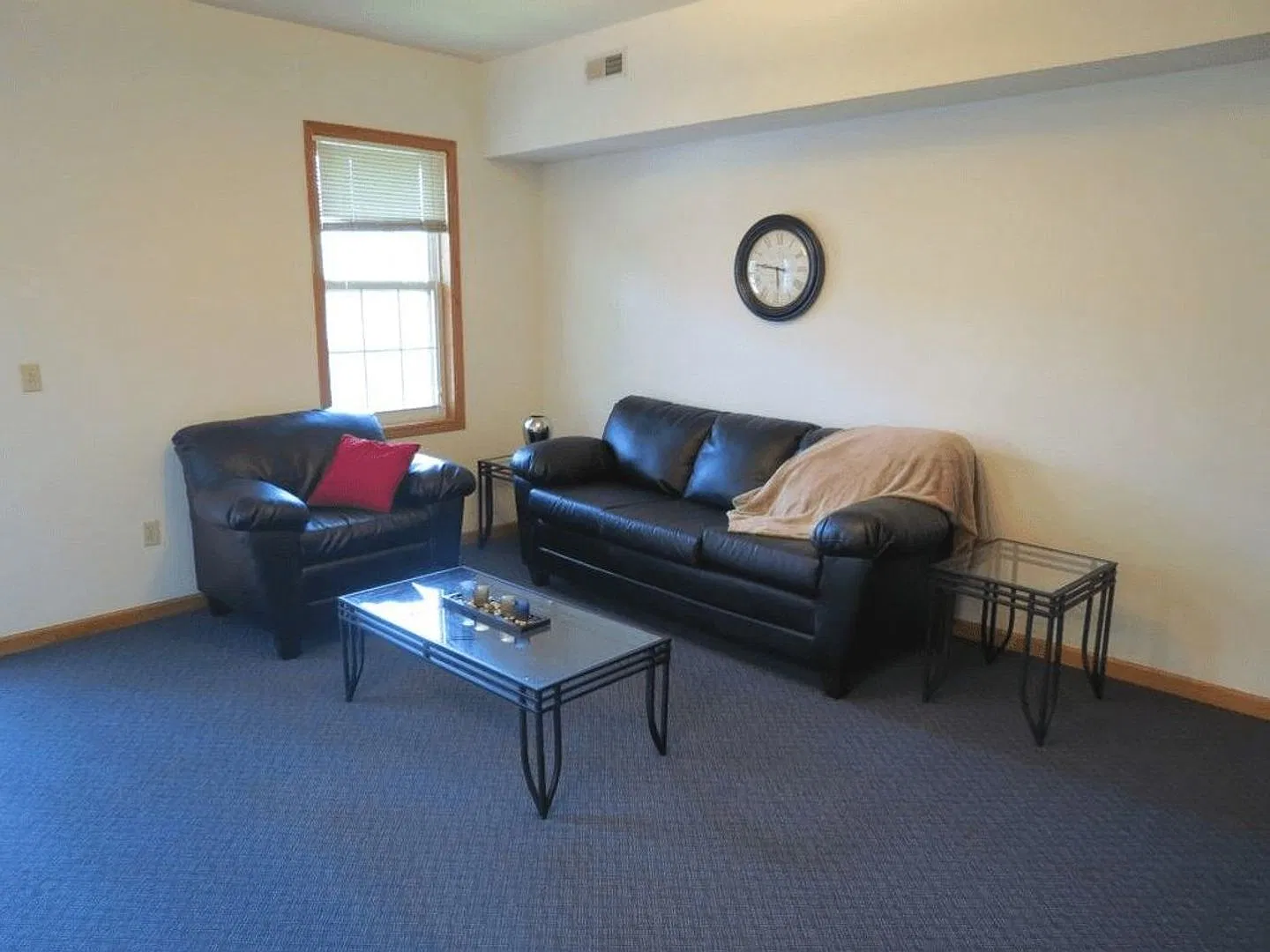 604 1/2 W Elm St — Photo 2