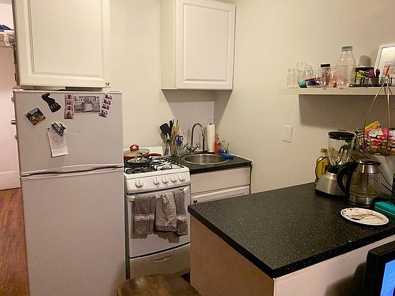 2nd image of 524 E 11th St APT 9