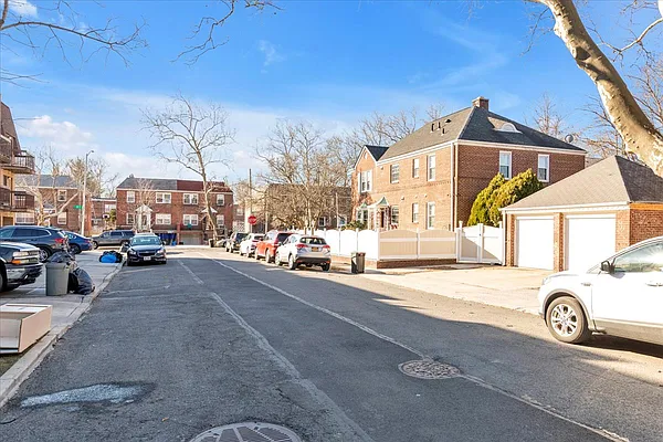 Sold by Keller Williams Realty Landmark | media 34