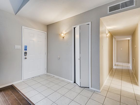 5th image of 121 Kingsbridge Dr